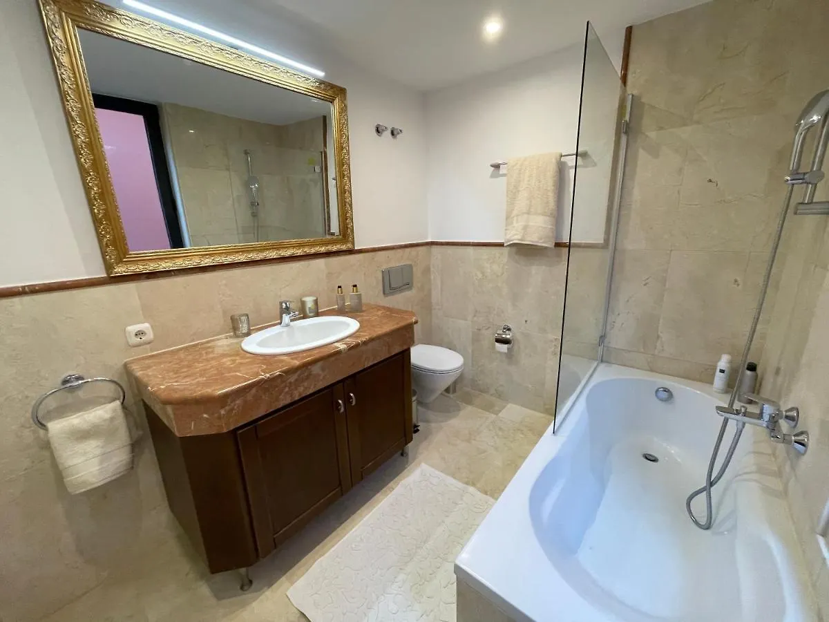 Calahonda Luxury Apartment With A Stunning Sea View 米哈斯