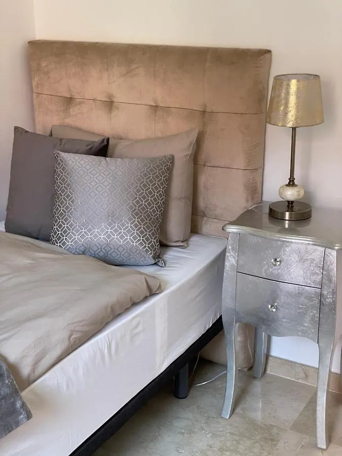 Calahonda Luxury Apartment With A Stunning Sea View 米哈斯